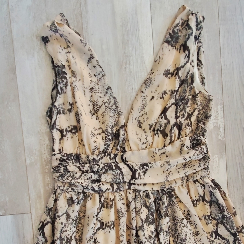 𝅺H&M Dress Black and Cream - Picture 2 of 8